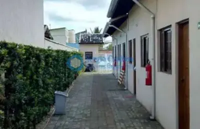 Casa em condominio fechado com churrasqueira 2 quartos lado praia itanhaem