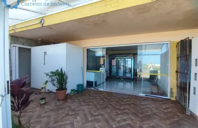 Casa com ponto comercial pé na areia! amplo terreno 360m² - itanhaem/sp