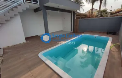 Casa com piscina a 100m do mar! 3 quartos 2 suites - excelente acabamento!