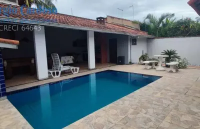 Casa com piscina apenas 200m do mar! 2 quartos + edícula itanhaem/sp
