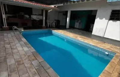 Casa com edícula em amplo terreno 440m² |5 quartos 3 suites| nova itanhaem