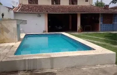 Sobrado espaçoso com  piscina a 600m do mar! 3 quartos + edicula - itanhaem