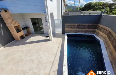 Sobrado condomínio fechado frente ao mar com piscina individual itanhaém sp