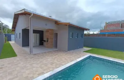 Casa terrea em amplo terreno com piscina e churraqueira 3 quartos itanhaem