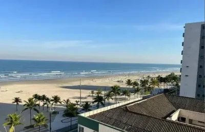 Apartamento reformado, prédio pé na areia, no bairro aviação