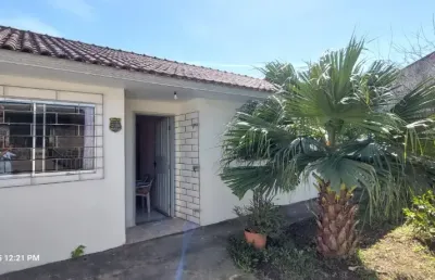 Casa com três dormitorios em ótima localização bairro j. bela vista piraquara