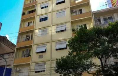 Apartamento de dois (2) dormitórios andar alto e com elevador
