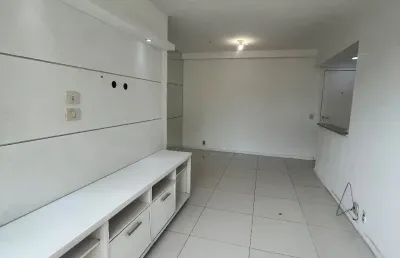 Vendo no condominio mais residencial clube- 2 quartos com suite e armários.