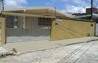 Casa com 3 quartos para alugar no Lagoa Nova, Natal 