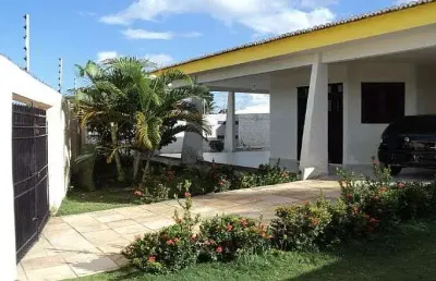 Casa com 3 quartos à venda no Candelária, Natal 