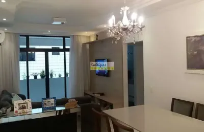Apto dois dormitórios com mais um reversível, ao lado da praia