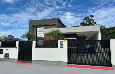 Casa alto padrão com quintal e excelente acabamento - são josé/sc