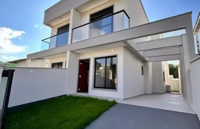 Sobrado alto padrão com 03 quartos, quintal e excelente acabamento - palhoça/sc