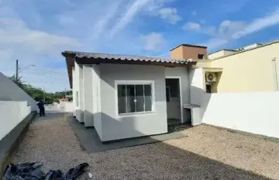 Casa com 03 quartos e quintal - bela vista em palhoça/sc