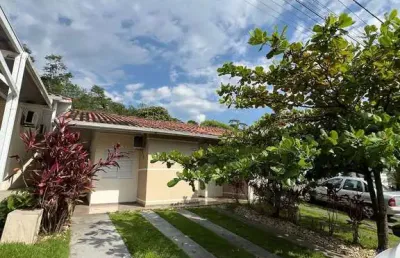 Linda casa de 3 quartos em condomínio fechado em palhoça/sc: ampla área de lazer!