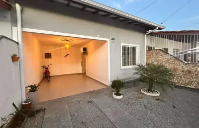 Casa com garagem coberta e quintal - barra do aririu em palhoça/sc