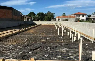 Terreno em fase inicial para construção de quitinetes - bairro aririu em palhoça/sc