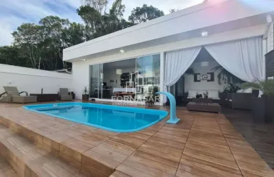 Deslumbrante casa com edícula e piscina em são josé/sc