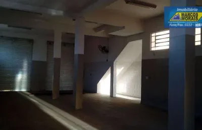Sobrado residencial com amplo salão no terreo para comércio