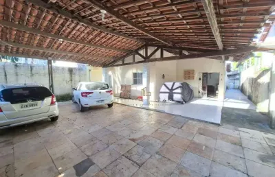 Casa duplex em rua privativa no parque manibura com amplo espaço e potencial de reforma