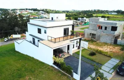 Casa de 3 andares à venda no condomínio una, com suítes, área social incrível e com uma vista de tirar o folego.