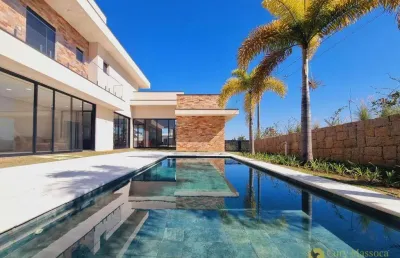 Casa mobiliada, prática, funcional, com muito lazer, piscina, fire lounge e uma vista exuberante do pôr do sol.