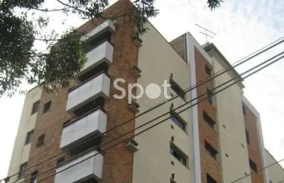 Desfrute do máximo de conforto e sofisticação nesta cobertura excepcionalmente remodelada!