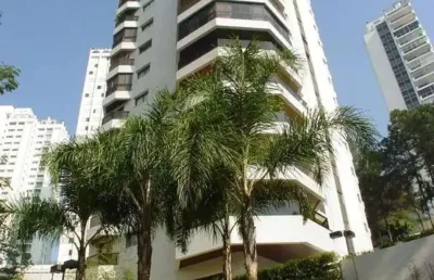 Espetacular localização no bairro! prédio de alto padrão- apartamento reformado- com vista maravi