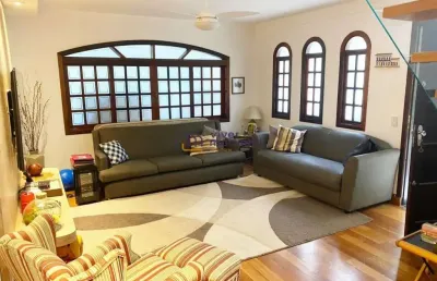 Lindo sobrado com 3 dormitórios e ótimo acabamento !
