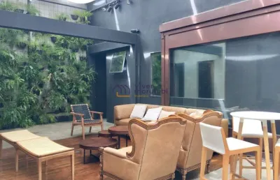 Casa comercial em jardim paulista, com 380m², 7 ambientes, sendo 4 salas no pavimento superior.