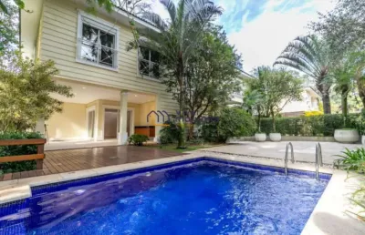 Casa condomínio. 4 dormitórios. 4 suites. 5 vagas. 710 m2