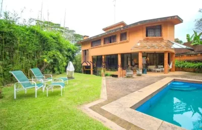Casa em condomínio fechado com 4 quartos para alugar na Rua Professor Luciano Gualberto, --, Panamby, São Paulo