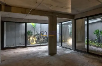 Loja com potencial de crescimento//389mts²//localizaçâo estratégica// confira!!!