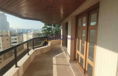 Apartamento com 3 quartos sendo 3 suites e 4 banheiros para alugar, 242 m²