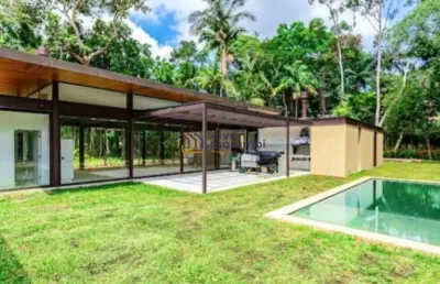 Casa de condomínio com 5 quartos,sendo 5 suítes/ 8 banheiros/ 734 mts²/ térrea / piscina/alto padrão