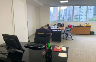 Casa comercial com 4 salas à venda na Rua Jandiatuba, --, Vila Andrade, São Paulo