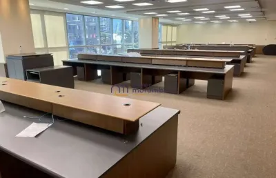 Sobreloja, espaço único, equivalente a meia laje, com 542,77m2 boma.
