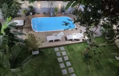 Casa com 6 quartos sendo 4 suítes com piscina no engenho do mato.