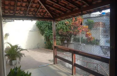 Open house vende ótima casa, toda em porcelanato 1 linha, 3 quartos, sendo 1 com suíte, centro sg