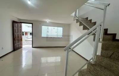 Open house vende linda casa com 2 suítes em condomínio em itaipu!!!