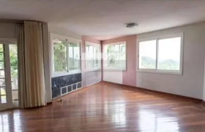 Openhouse vende casa de condomínio à venda com 450m², 4 quartos e 4 vagas