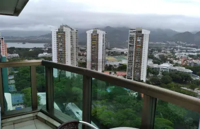 Open house vende - flat mobiliado na barra da tijuca. sol da manhã. vista livre!