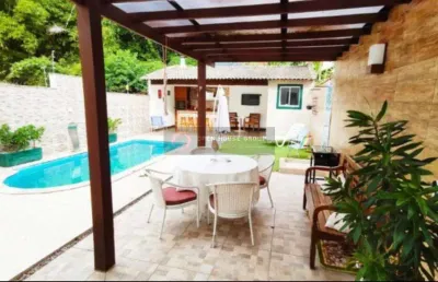 Linda casa na região oceanica com piscina e área gourmet