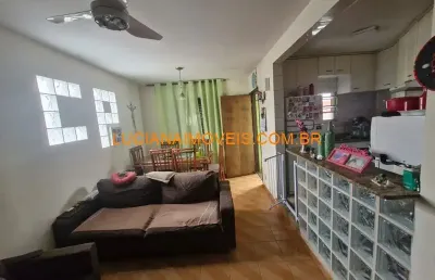 Casa com 2 quartos para alugar na Rua Croata, Vila Ipojuca, São Paulo