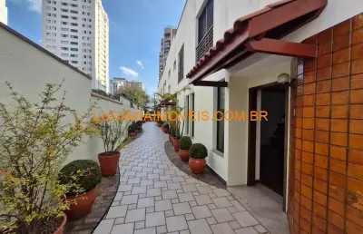 Sobrado de 192 m² em condominio fecgado com 2 dormitorios, 4 vagas