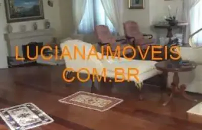 Sobrado para venda possui 260 metros quadrados com 4 quartos
