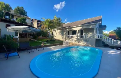 Casa com 3 quartos à venda na joão brussius, 1060, sagrada família, taquara, 240 m2 por r$ 1.007.000
