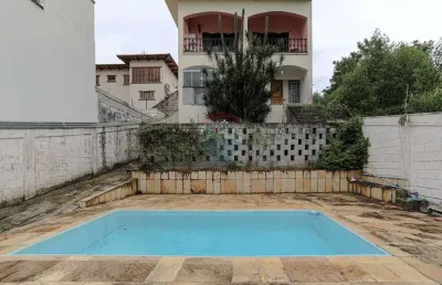 Sobrado à venda na vila oliveira em mogi das cruzes sendo 600m² de terreno com piscina