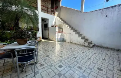 Sobrado com 3 dormitórios e quintal espaçoso com churrasqueira para a venda na vila industrial em mogi das cruzes/ sp