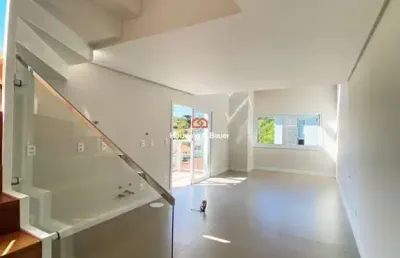 Belíssimo loft duplex com suíte à venda no centro de canela